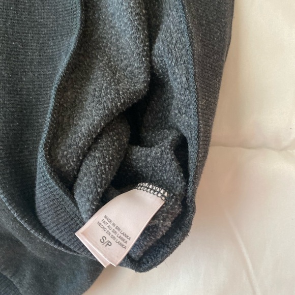 Victoria’s Secret Sz Small Gray Sweater Sequins Logo Slouchy Y2K Glam EUC - Picture 10 of 10